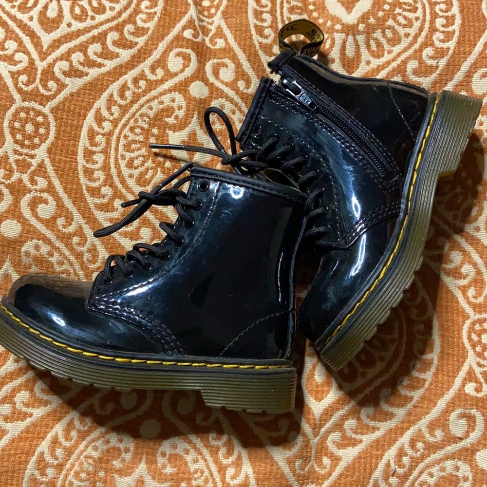 Doc martens toddler size7 shiny black